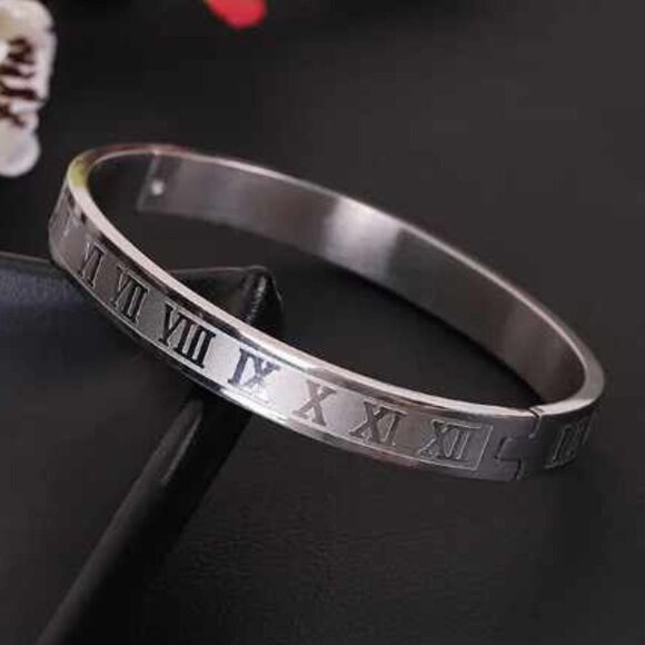 Roman Numeral bracelet - Picture 1 of 3
